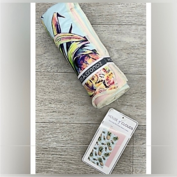 NWT House of Clouds Sand Free Microfiber beach towel Pineapple Design - Picture 2 of 6